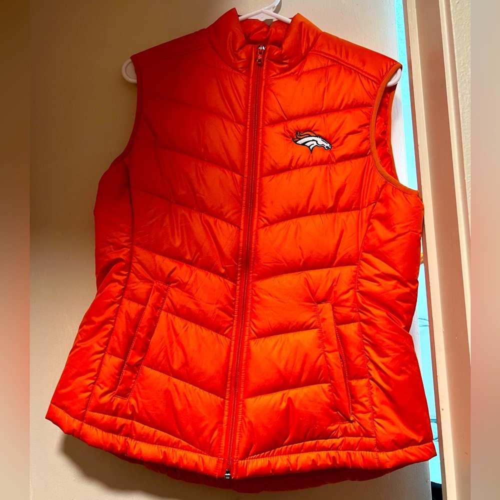 Cutter & Buck Women’s NFL Orange Denver Broncos Vest, Size M!